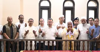 ভাসানীর মাজার জিয়ারত করেছেন প্রধানমন্ত্রী